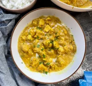 Tender pieces of firm tofu cooked in a mildly spiced curry sauce topped with cream and fresh parsley garnish