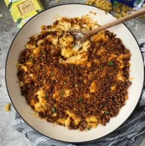 Creamy mac n cheese topped with a smoky tempeh bacon style crumble