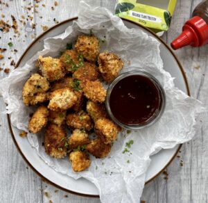 Bitesized tempeh pieces in a seasoned breadcrumbed served with a sweet, smokey BBQ sauce.