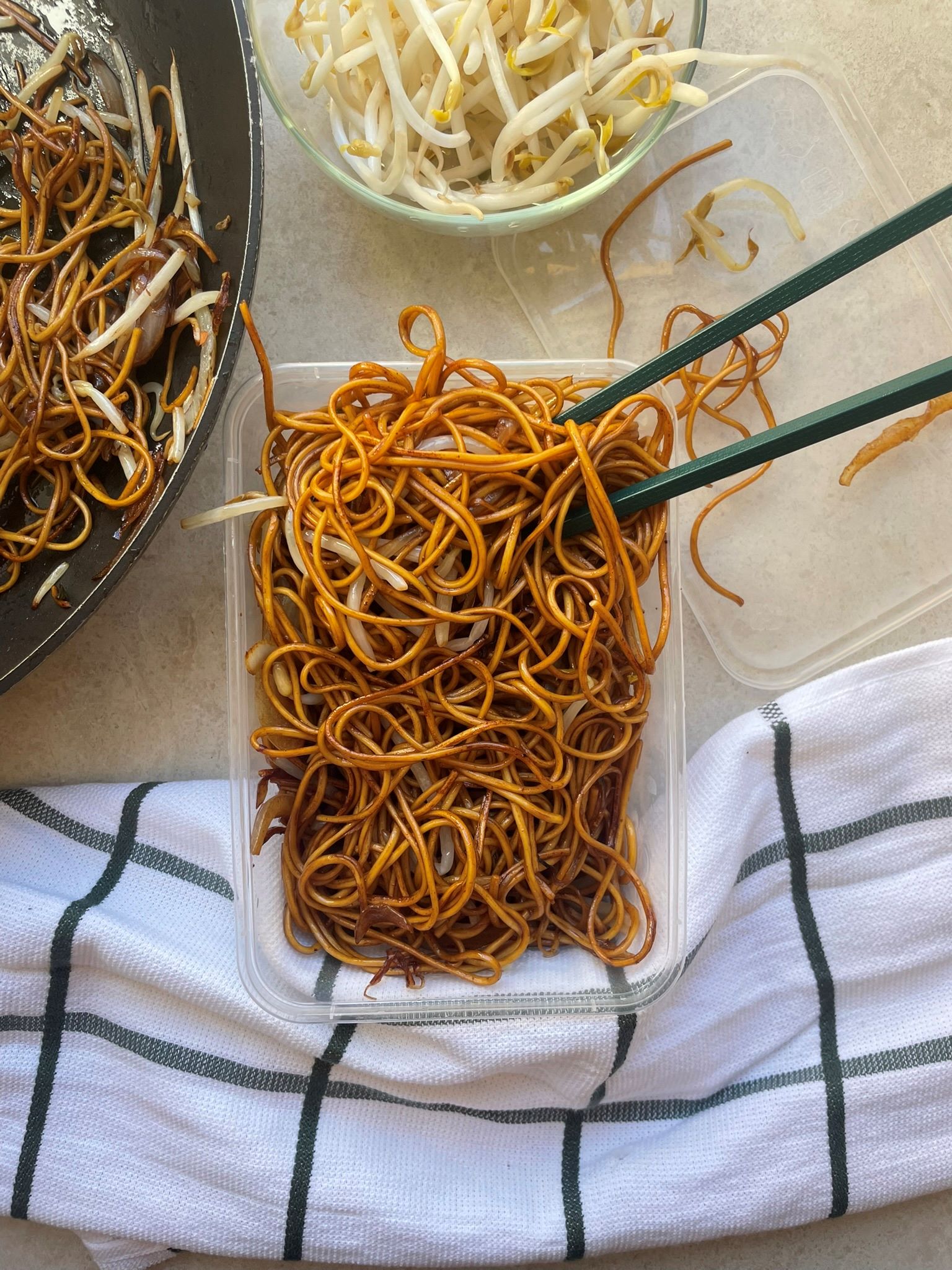 Read more about the article Vegan Takeaway Style Chow Mein