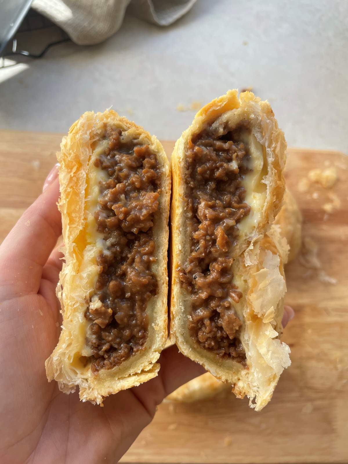 Read more about the article Vegan Mince and Cheese Pie